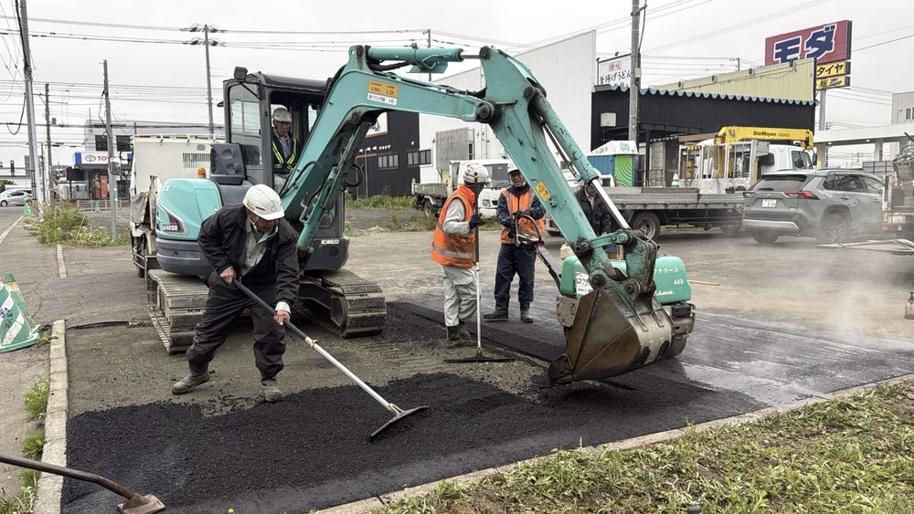 北見市で上総工業が行う舗装工事の現場風景